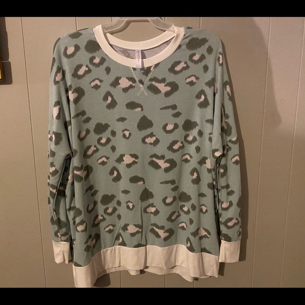 Leopard top